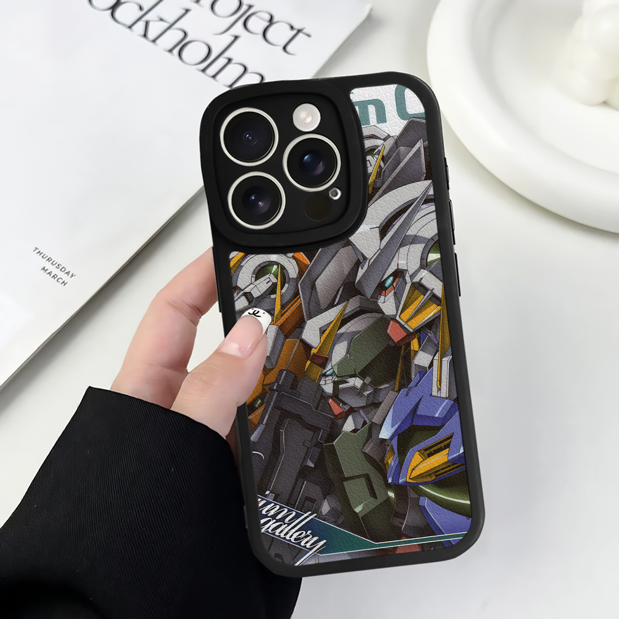 （画像用） 機動戦士ガンダム Mobile Suit Gundam 【iPhone 16シリーズ対応】シリコンスマホケース（レザー調） 材質：シリコン